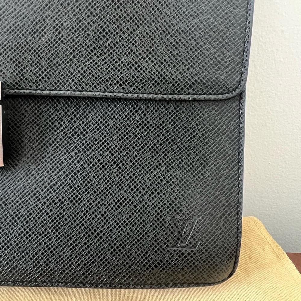 Louis Vuitton Selenga Taiga Clutch Black | Authentic | 2015 | Proof - Picture 9 of 15